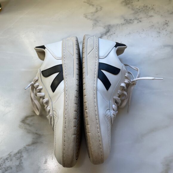 Veja Women V-10 Sneakers in white and black leather, Size 10 - Picture 3 of 10